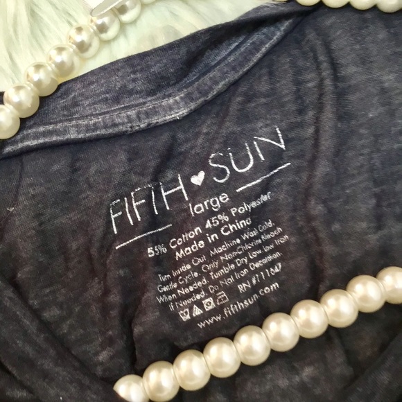 🦚FIFTH SUN Sleeveless Graphic Tee - Picture 4 of 4